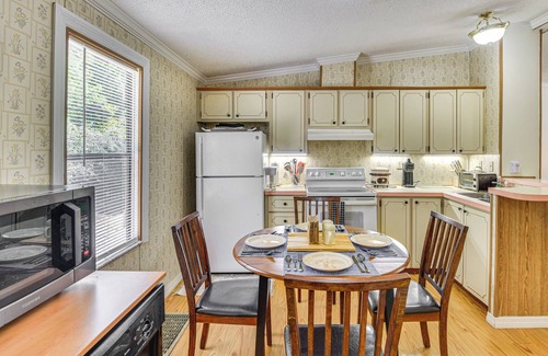Crescent City Cottage | Crescent City Home w/Charcoal Grill: Near 3 Lakes