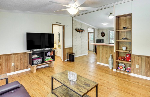 Crescent City Cottage | Crescent City Home w/Charcoal Grill: Near 3 Lakes