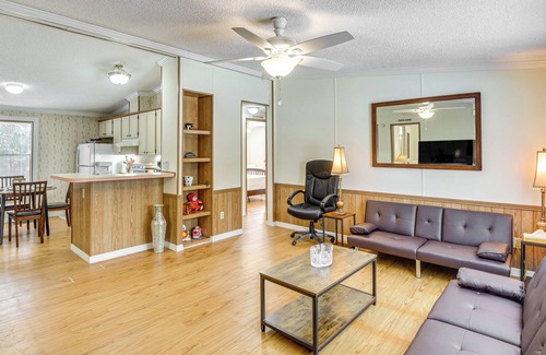Crescent City Cottage | Crescent City Home w/Charcoal Grill: Near 3 Lakes