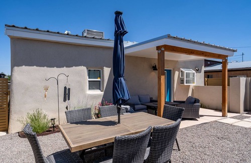 Santa Fe House | Crescent Moon Casita | Dog Friendly, Walk to Town, Private Outdoor Space