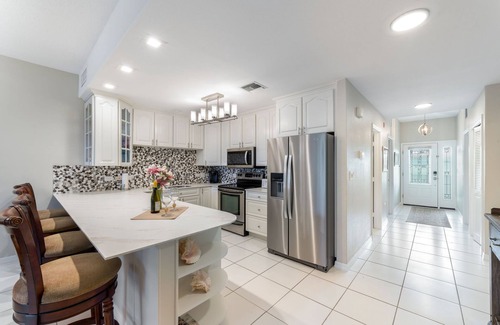 Seven Mile Beach Condo | Crescent Point 18 - Spacious 3 Bedroom condo rented by Cayman Villas