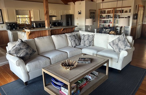 Crescent House | Crescent View-Come enjoy fishing,kayaking or just relaxing-Dock-Sleeps 10