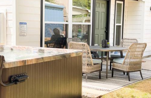 North Buttercup Creek House | Crested Oak