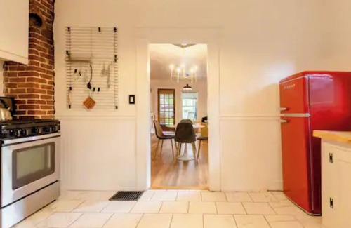 Crestwood South House | Crestwood Bungalow- Pet friendly w/heated POOL
