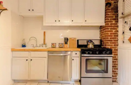 Crestwood South House | Crestwood Bungalow- Pet friendly w/heated POOL