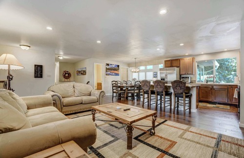 Central Colorado Springs House | Crestwood Estate: 4 Homes, Sleeps 48, Near UCCS!