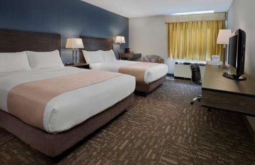 Hinton Hotel | Crestwood Hotel