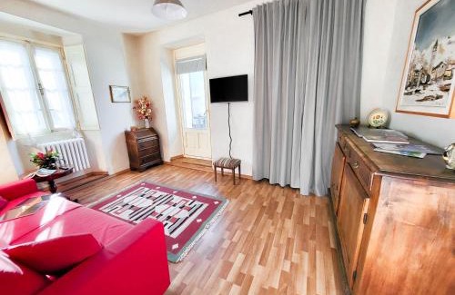 Saint-Pierre Apartment | Cretallaz - Rustic house in strategic location with castle view, free parking and WiFi