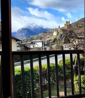 Saint-Pierre Apartment | Cretallaz - Rustic house in strategic location with castle view, free parking and WiFi