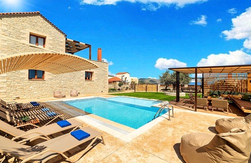 Kavallos Villa | Cretan Sunrise Villa | HEATED Pool