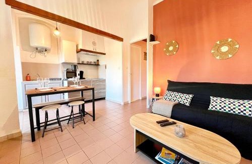 Saint-Chamas Apartment | Creux de l'Église 1 - Cosy, Centre-village au calme, 4 personnes