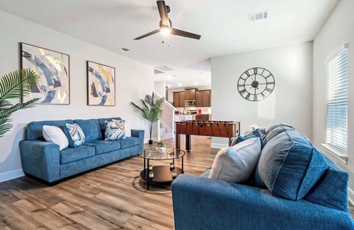 John T White House | Crew-Ready Stay Private BRs w/TVs Parking