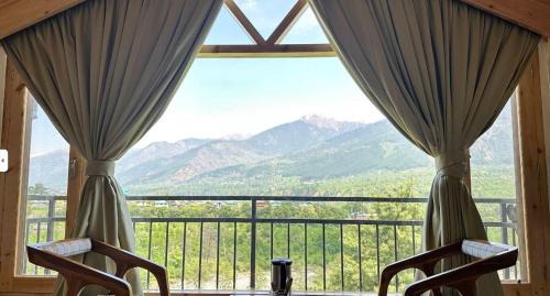 Manali Resort | Crimson inn by Senderos De Pine