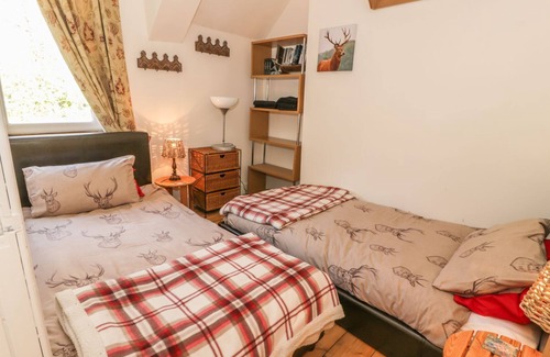 Cairnbaan Cottage | Crinan Canal Cottage No8 Cairnbaan Cottages