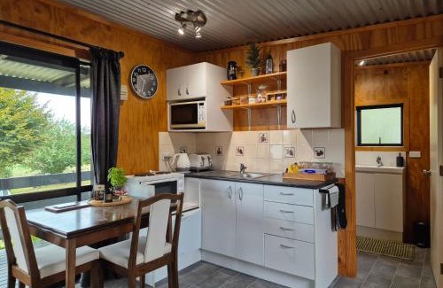 Hangatiki House | Crinkly Cottage