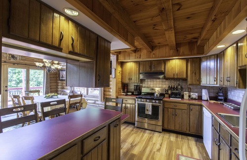 Danby Cabin | 🍁Crisp Air, Crunchy Leaves and Warm Fires! Beautiful Autumn in Vermont 🍁