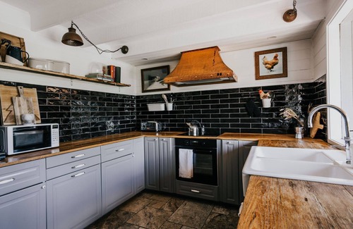 Pipers Creek House | Crofters Fold ~ Daylesford Macedon Region ~ Fabulous Farm Stay!