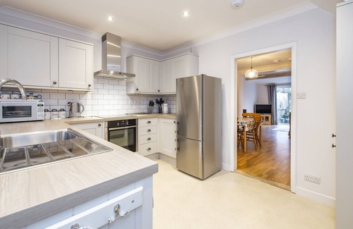 Cromer Cottage | Cromer Flint Cottage, short walk to seafront and shops, free wi-fi, dog friendly
