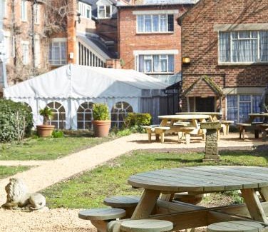 Banbury Hotel | Cromwell Lodge Hotel by Greene King Inns
