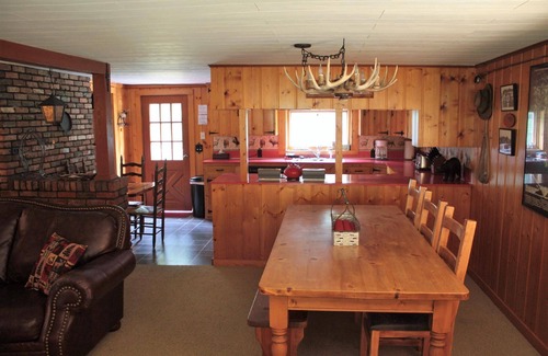 Gallatin Gateway Cabin | Crooked Canyon Lodge Cabin - 30+ Night, Montana Cabin On The Gallatin River