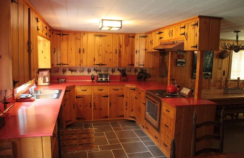 Gallatin Gateway Cabin | Crooked Canyon Lodge Cabin - 30+ Night, Montana Cabin On The Gallatin River