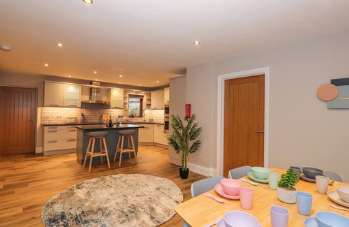Crooklands Cottage | CROOKLANDS COTTAGE, pet friendly, with hot tub in Crooklands