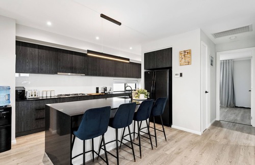 Mannum House | CROSS RIVER RETREAT, THIS SPACIOUS RIVER HOME CAN COMFORTABLY SLEEP UP TO 13