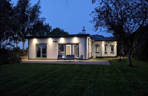 Newark Cottage | Crossing Cottage 3 Bed Cottage with rural views and private garden