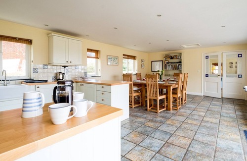 Aldringham Apartment | Crossing Cottage - sleeps 9 guests in 4 bedrooms