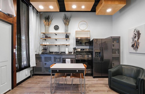 Carthage Apartment | Crossroads Suite: Steps Away from Historic Rt. 66 and Carthage Square