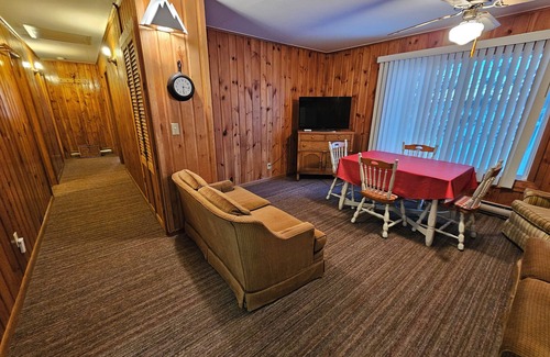 Nevis Cabin | Crow Crest Lodge Resort #10 Northern Adventure, Stunning Sunsets, Family Getaway