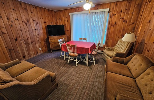 Nevis Cabin | Crow Crest Lodge Resort #10 Northern Adventure, Stunning Sunsets, Family Getaway