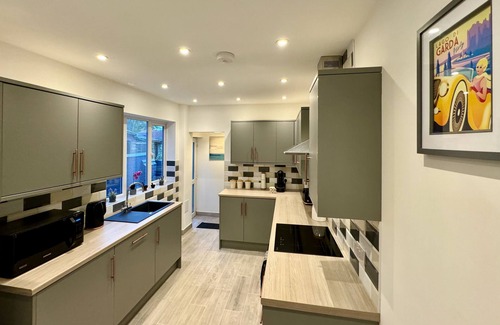 Cleethorpes Apartment | Crow Hill House - charming 3-bedroom holiday house