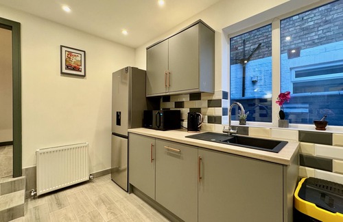 Cleethorpes Apartment | Crow Hill House - charming 3-bedroom holiday house