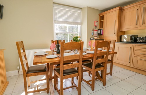 Arnside Cottage | CROW'S NEST, family friendly in Arnside