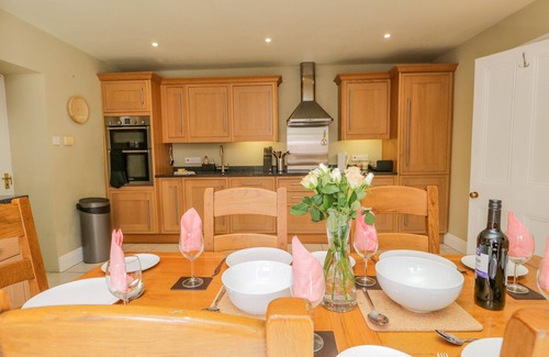 Arnside Cottage | CROW'S NEST, family friendly in Arnside