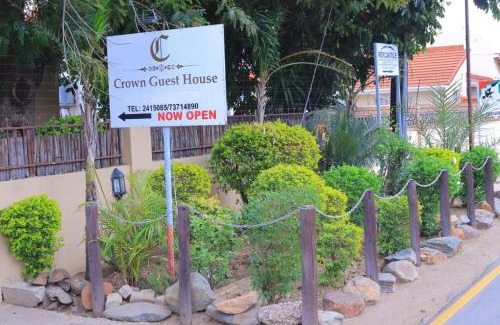 Francistown House | Crown Bed & Breakfast