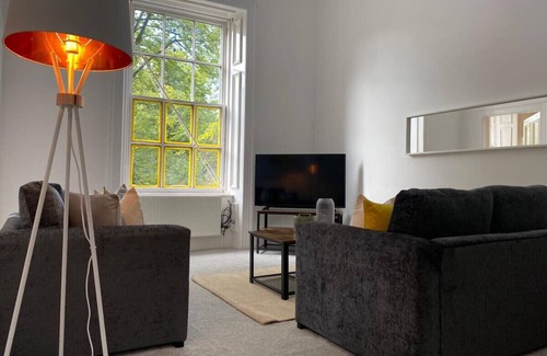 North West Apartment | Crown Ground Apartment