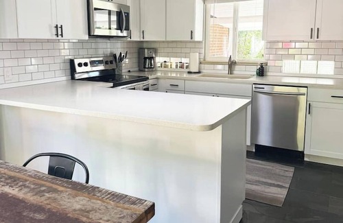 Morse Park House | Crown Hill Retreat - Hot Tub/Yard/Parking