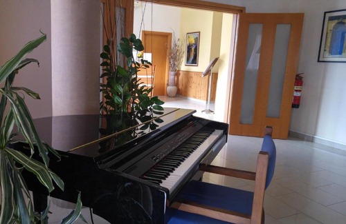 Nicosia Hotel | Crown Inn Hotel