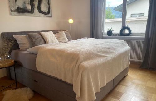 Mader Apartment | CROWN LIVING Design Apartment - 2 Schlafzimmer - Küche - gratis Parkplatz - Abstellraum für Fahrräder/Ski