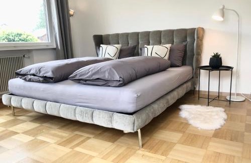 Mader Apartment | CROWN LIVING Design Apartment - 2 Schlafzimmer - Küche - gratis Parkplatz - Abstellraum für Fahrräder/Ski