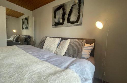 Mader Apartment | CROWN LIVING Design Apartment - 2 Schlafzimmer - Küche - gratis Parkplatz - Abstellraum für Fahrräder/Ski
