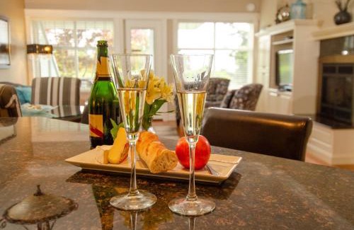 Regional District of Nanaimo Hotel | Crown Mansion Boutique Hotel & Villas