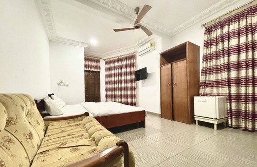 Sakumono Hotel | Crown Premier Hotel