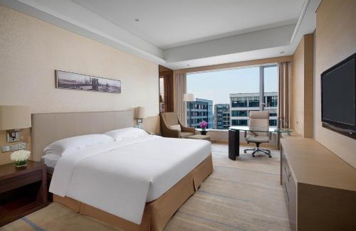 Huadu Hotel | Crowne Plaza Guangzhou Huadu by IHG - Free Shuttle bus between hotel to Exhibition Center During Canton Fair