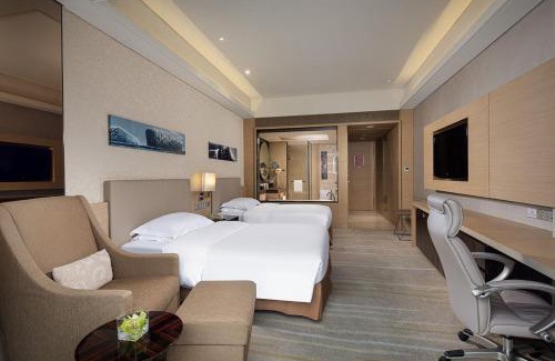Huadu Hotel | Crowne Plaza Guangzhou Huadu by IHG - Free Shuttle bus between hotel to Exhibition Center During Canton Fair