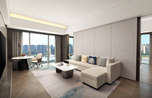 Pengjiang Hotel | Crowne Plaza Jiangmen Binjiang by IHG