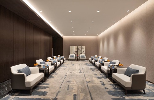 Pengjiang Hotel | Crowne Plaza Jiangmen Binjiang by IHG