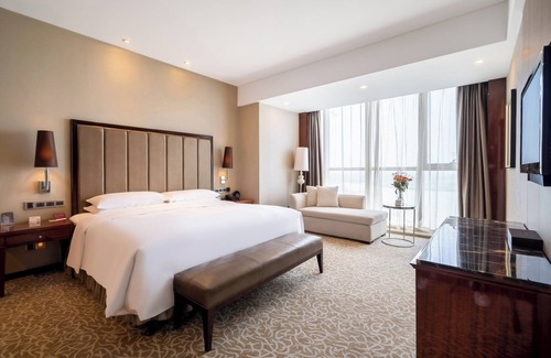 Jingkou District Hotel | Crowne Plaza Zhenjiang by IHG